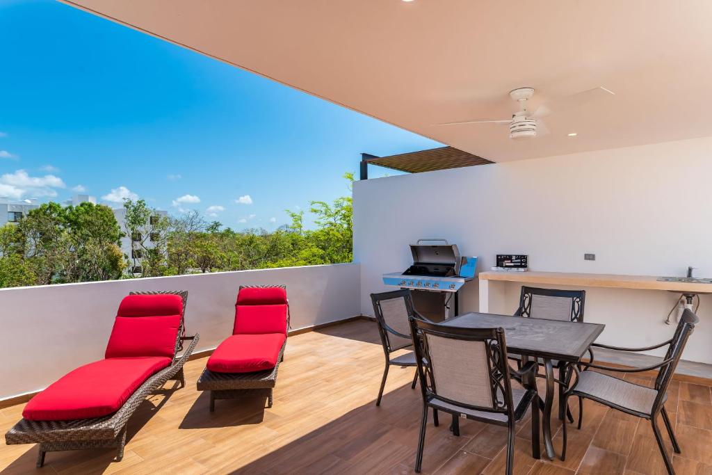 Entire House- 3BR with Private Roof Top Deck photo 4