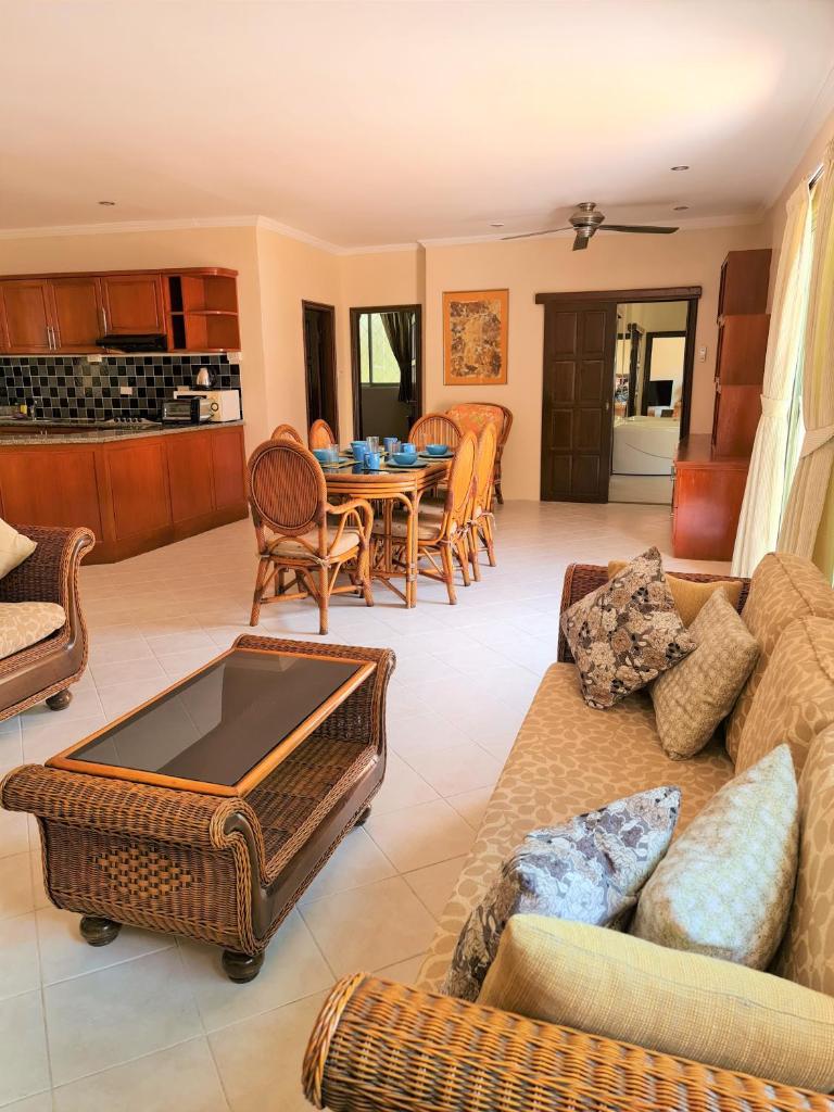 Вилла (Вилла с 3 спальнями), Отель Butterfly Garden Boutique Residences by Luxury View