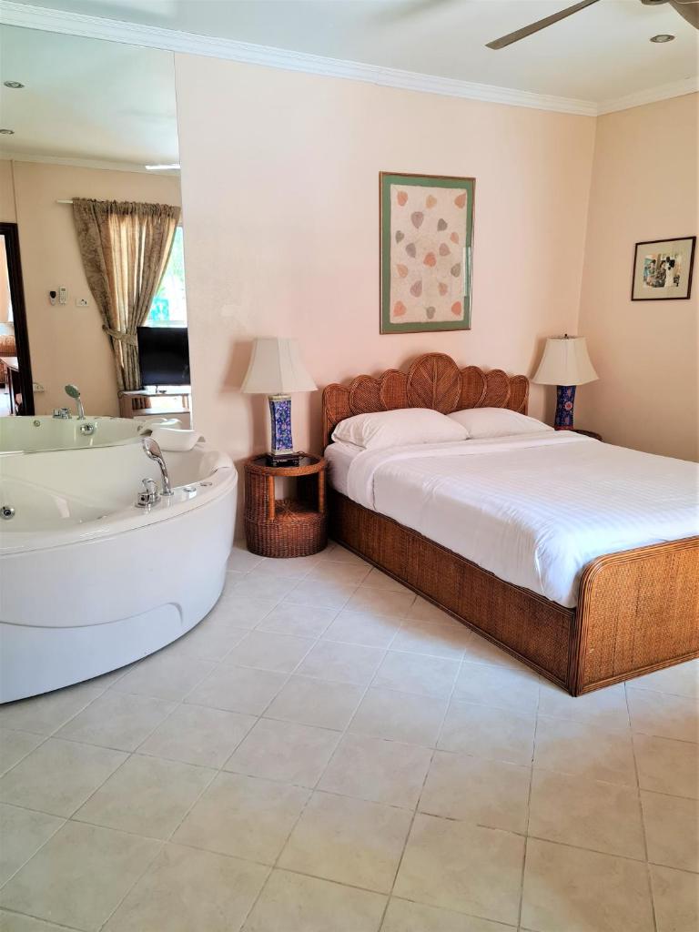 Вилла (Вилла с 3 спальнями), Отель Butterfly Garden Boutique Residences by Luxury View
