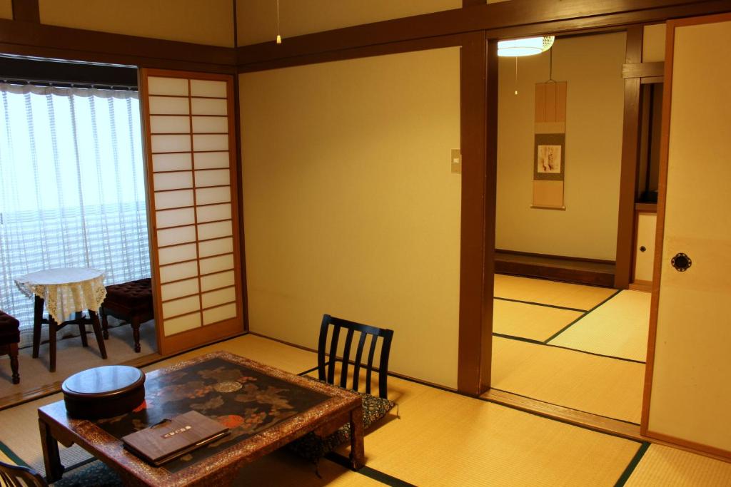 Historical Ryokan SENYUKAN photo 1