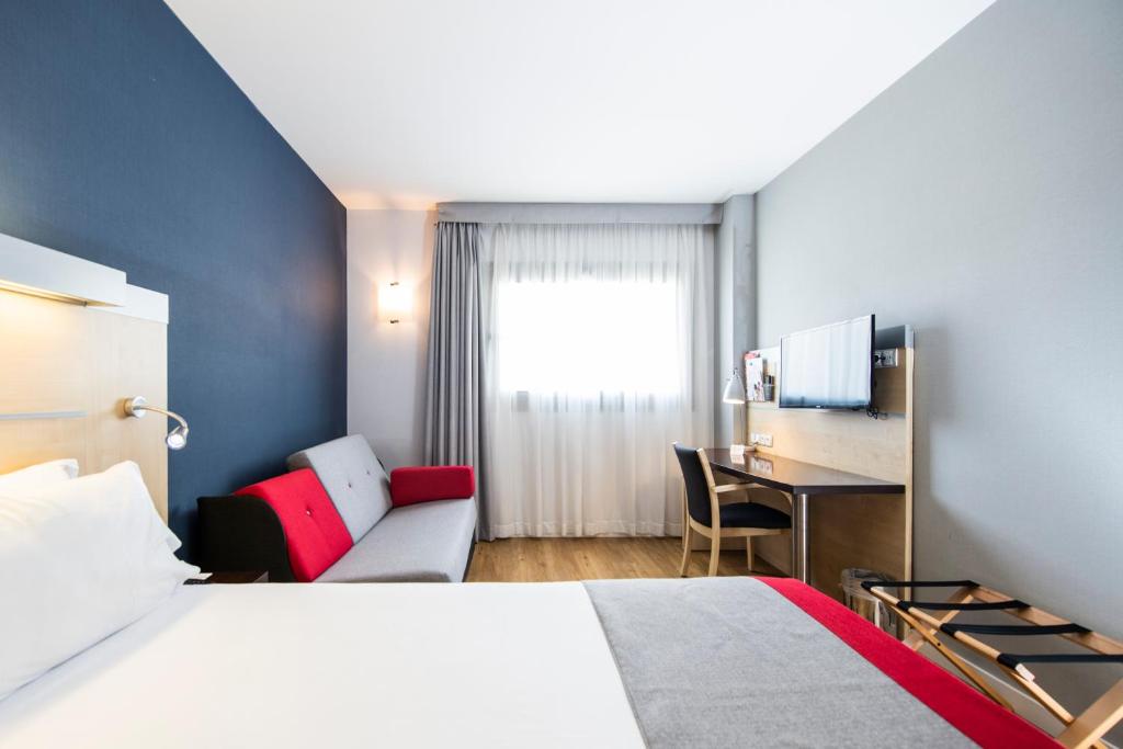Holiday Inn Express Barcelona - Sant Cugat Room Type - Standard Room with Free Breakfast