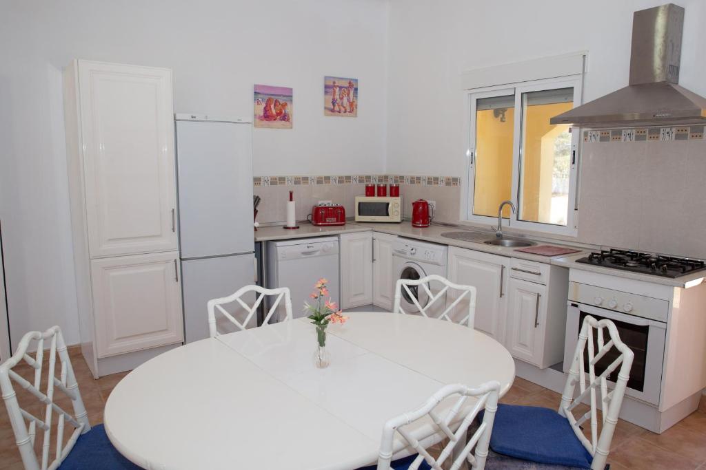 Casa Ana - delightful semi-detached villa with large swimming pool, tennis court and huge gardens plus Free wifi photo 3