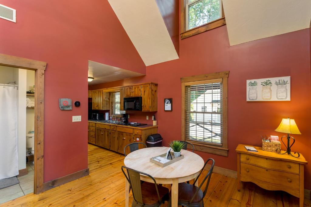 White Pine . Trailside Lodging photo 4