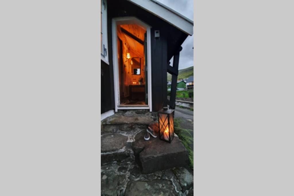 Charming and Authentic Heritage Retreat in Kvívík - right next to the river photo 2