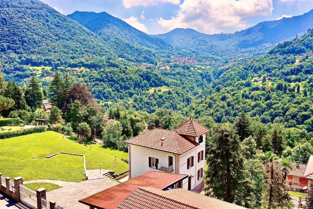 Luxury Villa with Garden&Swimming pool photo 2