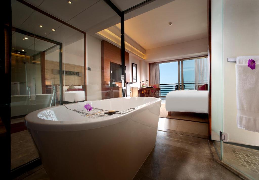 Двухместный (Представительский номер Делюкс с видом на океан), Pullman Oceanview Sanya Bay Resort & Spa