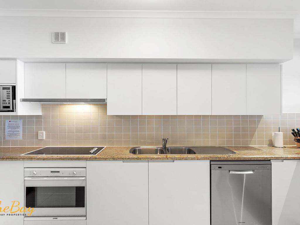 Breakwater Apartment 105 photo 1