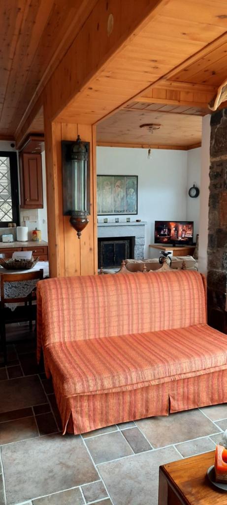 Elati's traditional and cosy home photo 3