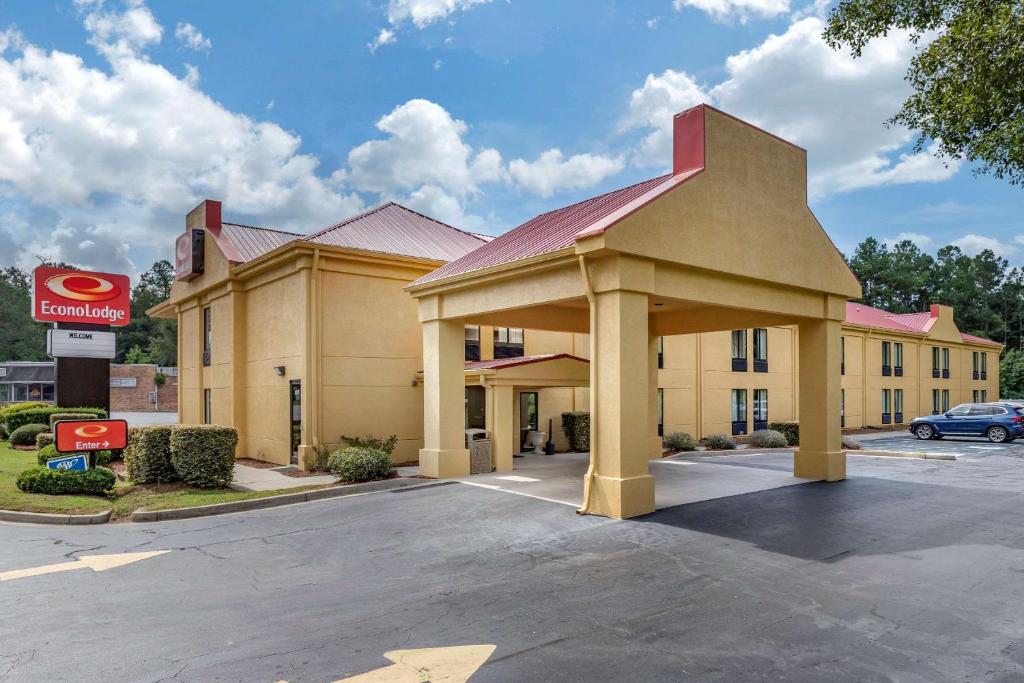 Econo Lodge Saint Stephen image