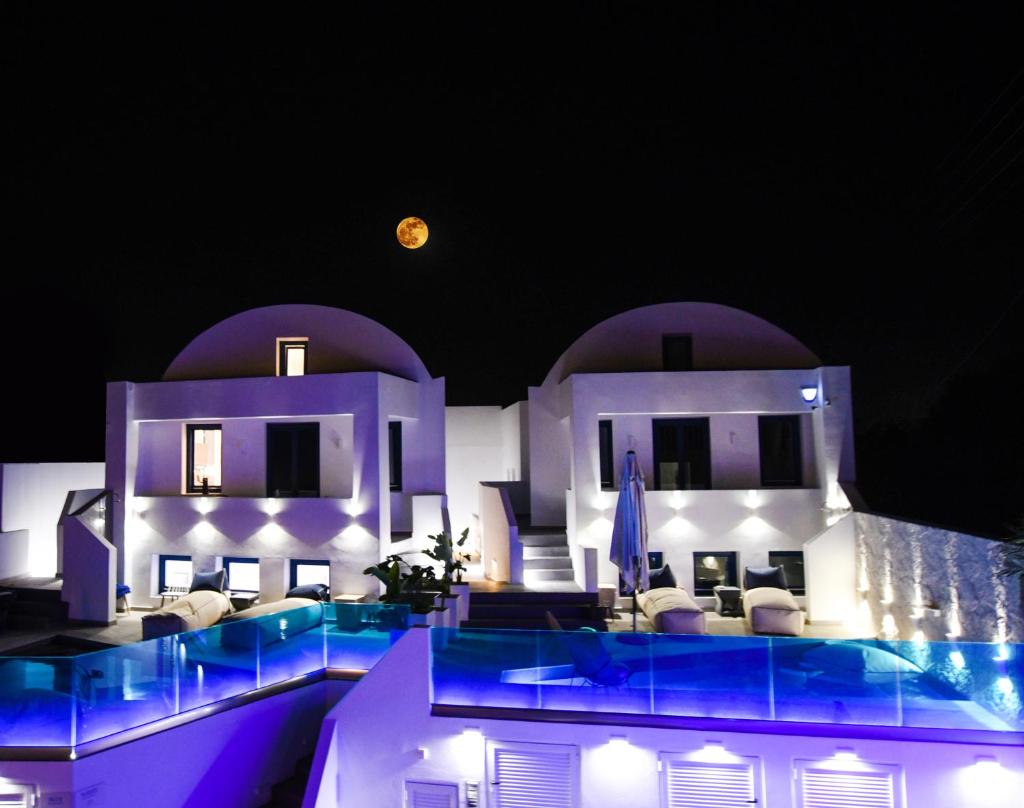 Blue White Residence photo 1
