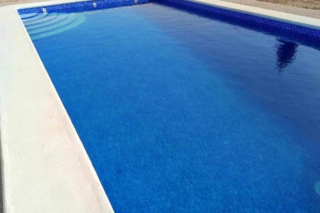 Villa rústica privada con gran chalet y piscina photo 1