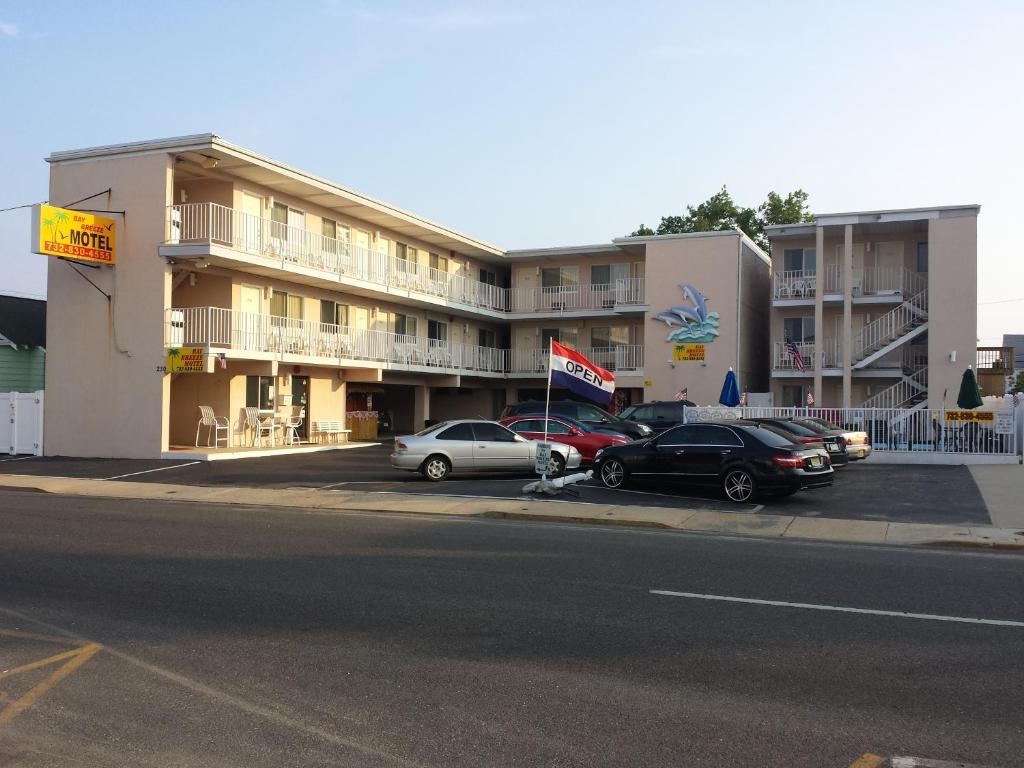Bay Breeze Motel image