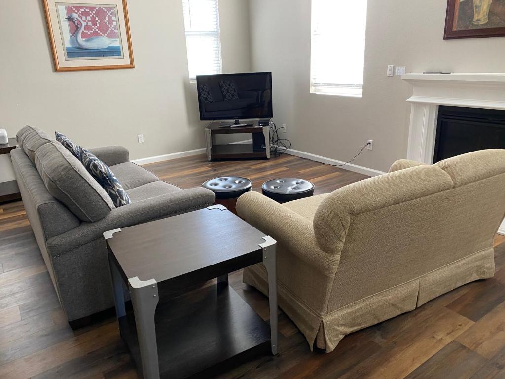 Spacious 3BD,2BA, ideal for families! photo 4