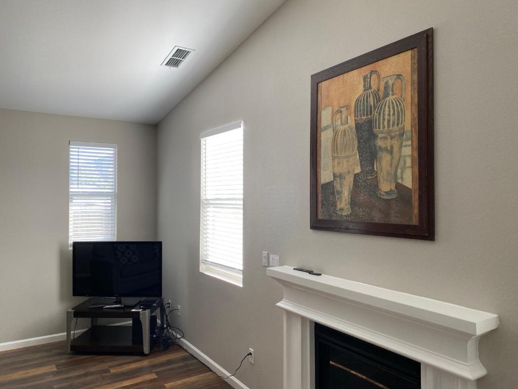 Spacious 3BD,2BA, ideal for families! photo 3