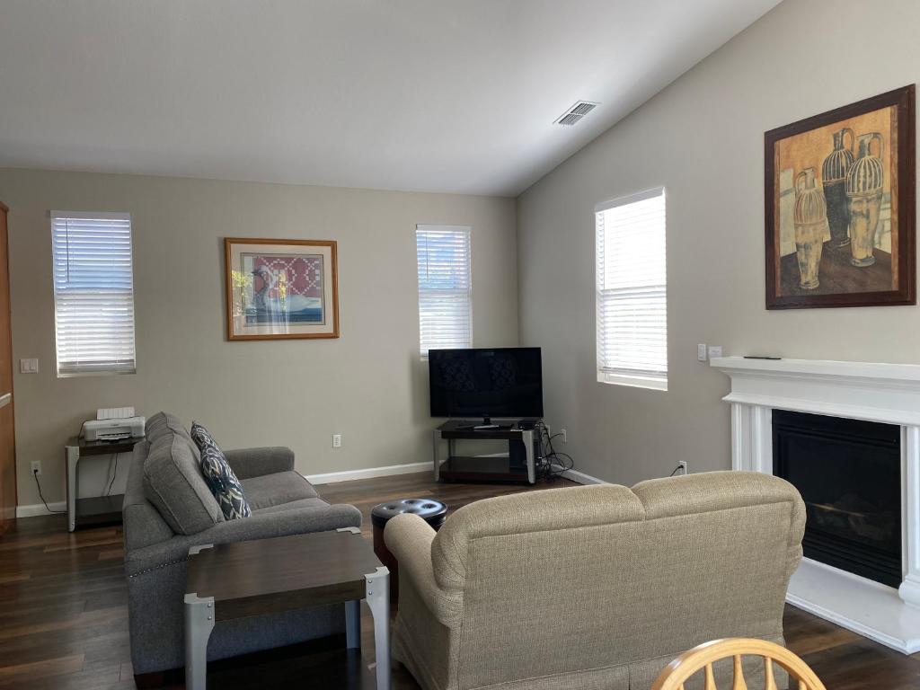 Spacious 3BD,2BA, ideal for families! photo 1