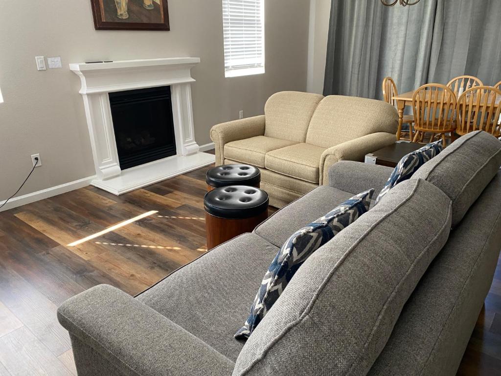 Spacious 3BD,2BA, ideal for families! photo 2