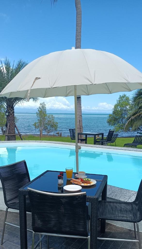 Beachfront Pool Villa and Apartment photo 3
