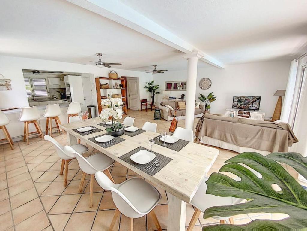 Villa Zandoli, walkable Orient Bay beach, private pool photo 4