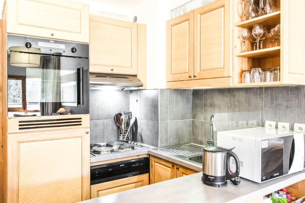 Bright spacious two bed South facing family apartment photo 3