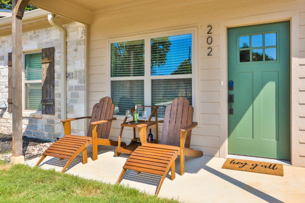 Hill Country Haven a Modern Rustic - 2 Bedroom 2 Bathroom Townhouse off Main Street photo 4