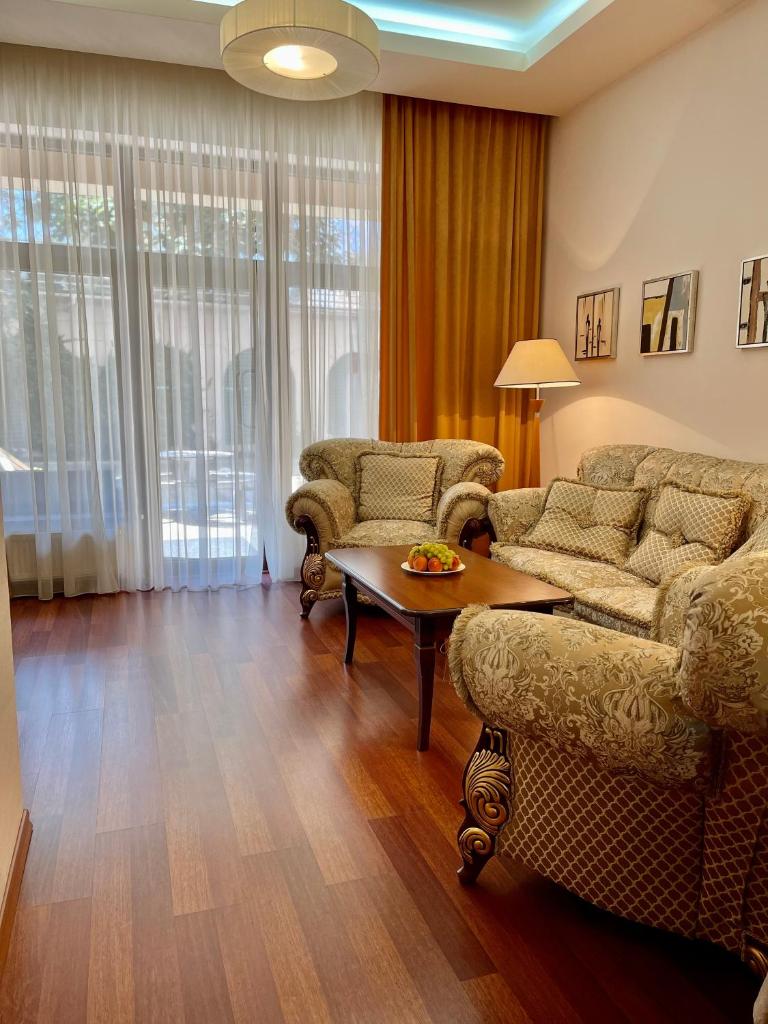 Arcada Apartments photo 2