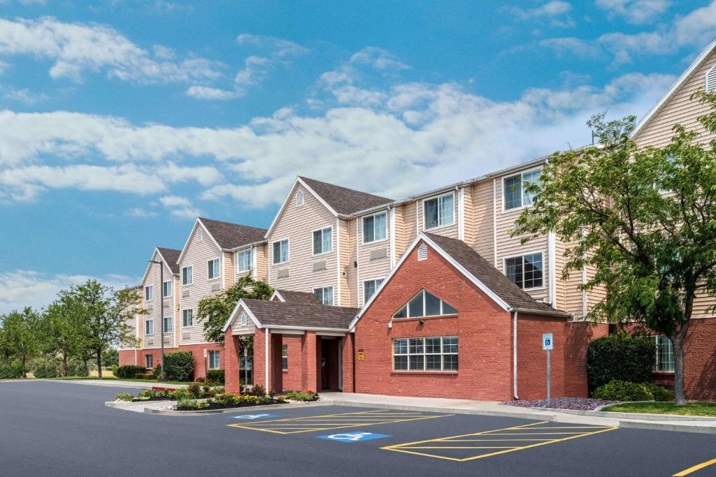 Microtel Inn & Suites by Wyndham Salt Lake City Airport image