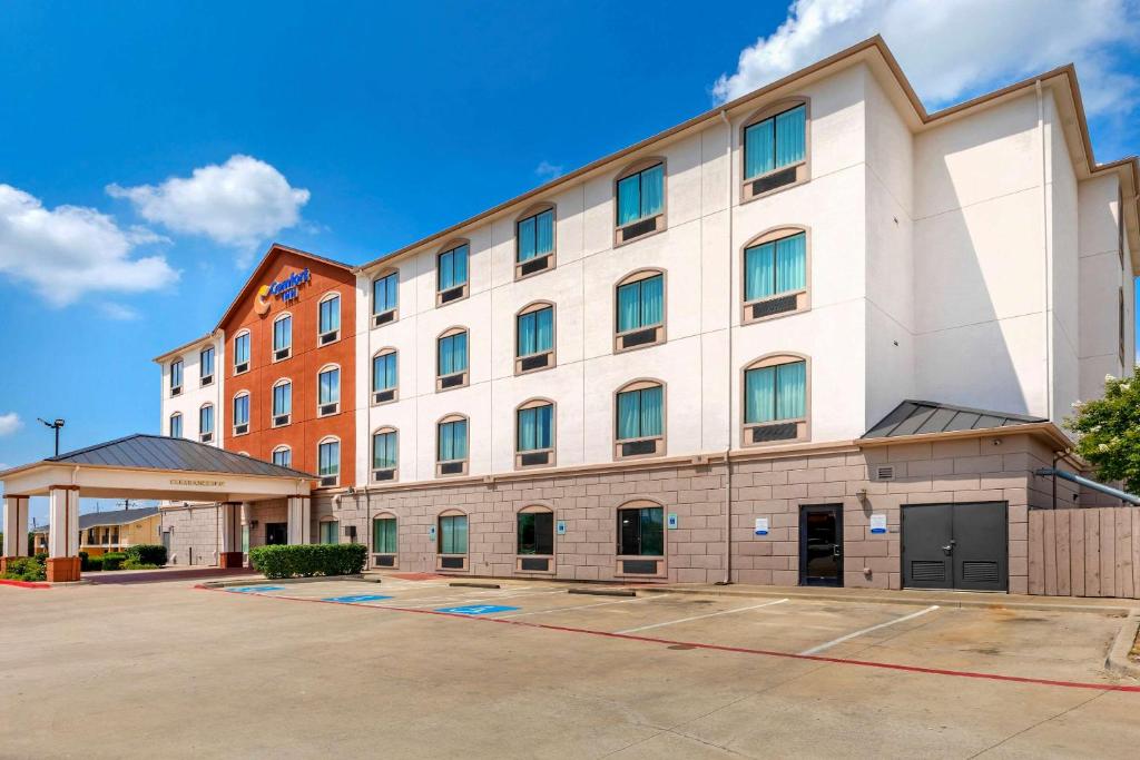 Comfort Inn Near UNT image