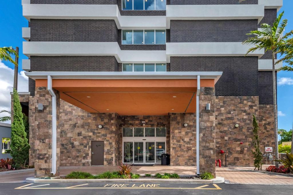 Comfort Suites Fort Lauderdale Airport & Cruise Port photo 2