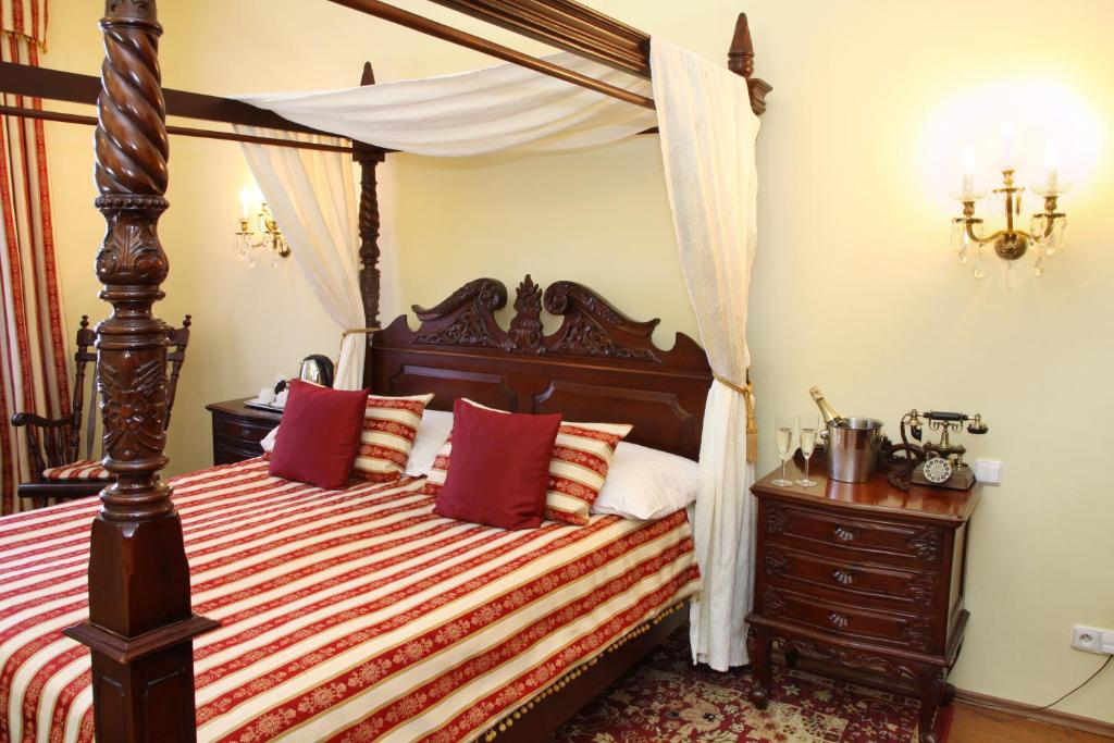 Апартаменты (Улучшенные апартаменты), Отель King Charles Boutique Residence