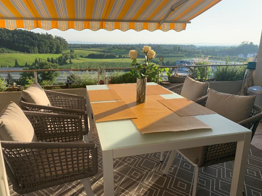 Hochwertige Sonneninsel mit Aussicht photo 4