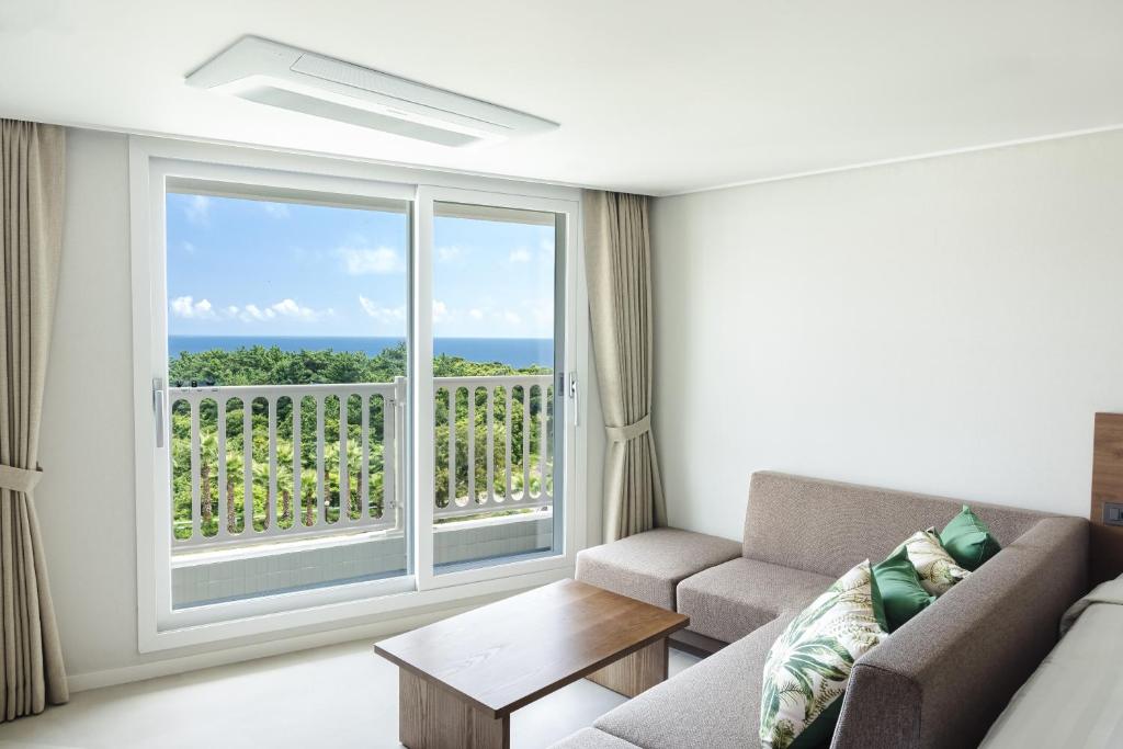 Kensington Resort Jeju Jungmun photo 1