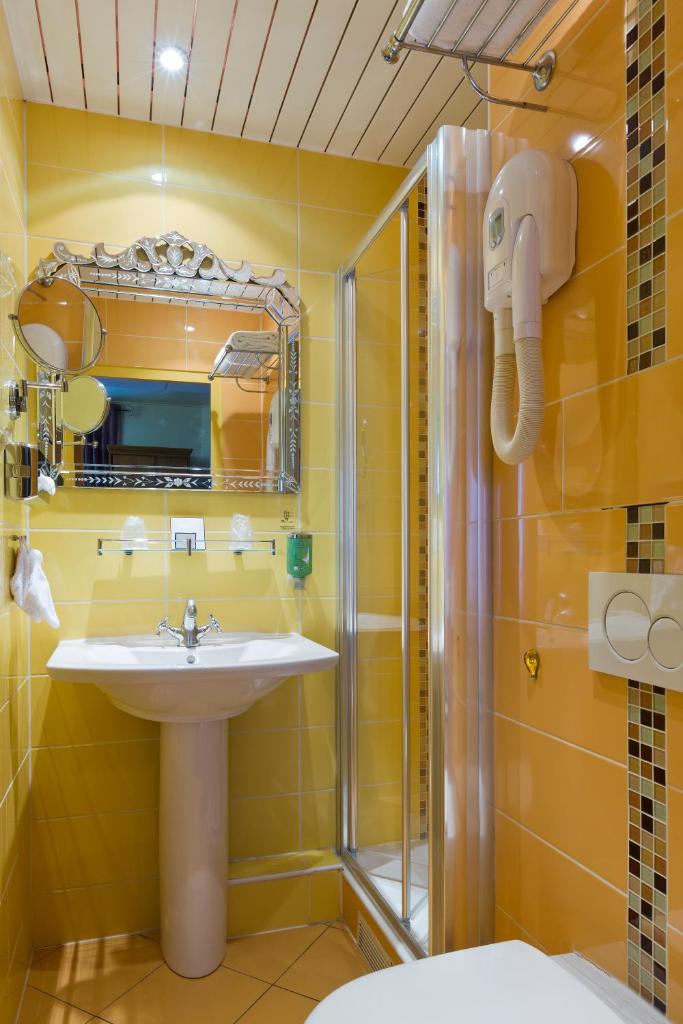 Двухместный (Classic Double Room with Double Bed - Non-Smoking), Best Western Aurore