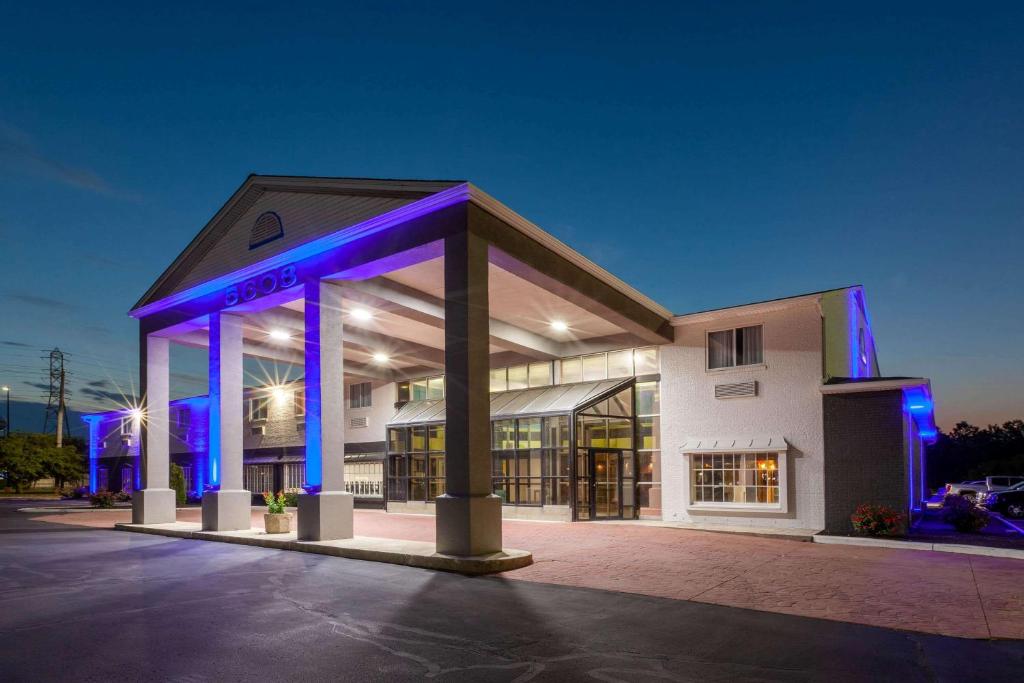 Days Inn by Wyndham Sandusky Cedar Point photo 1