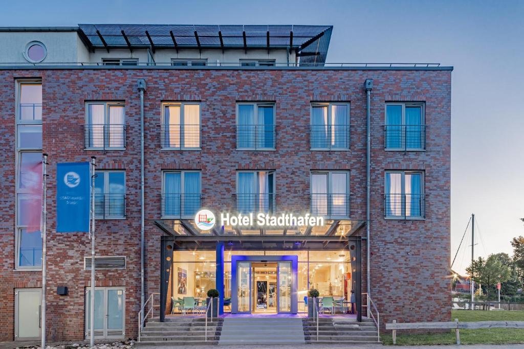 Hotel Stadthafen Stade photo 2