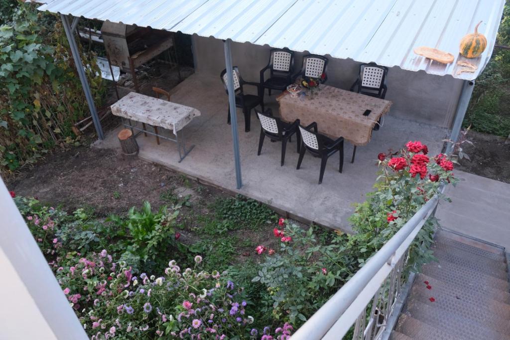 Center photo 4
