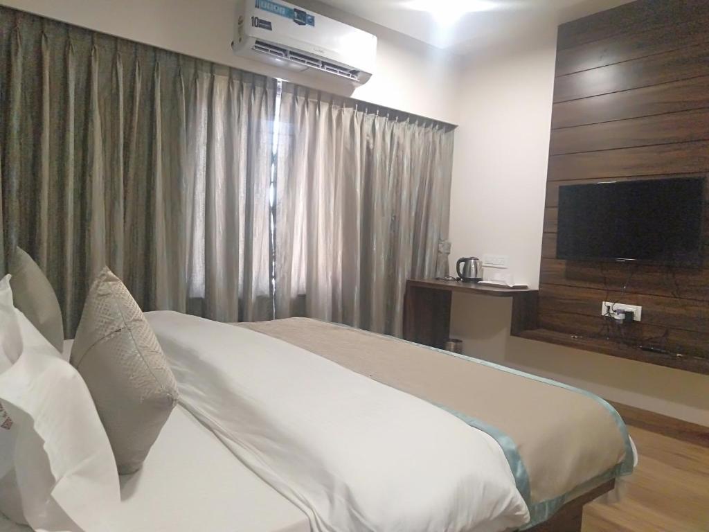 Hotel Shiv Sangram photo 2