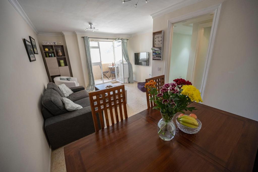 Bright and central 2 bedroom flat in Gibraltar photo 4