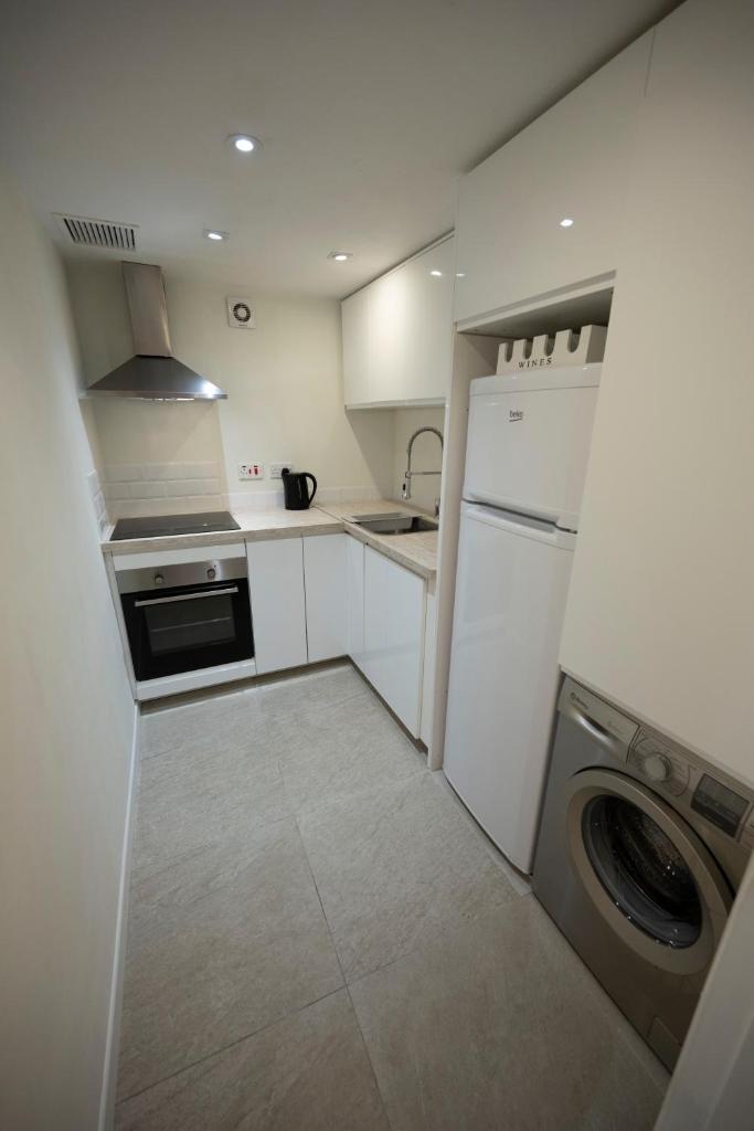 Bright and central 2 bedroom flat in Gibraltar photo 2