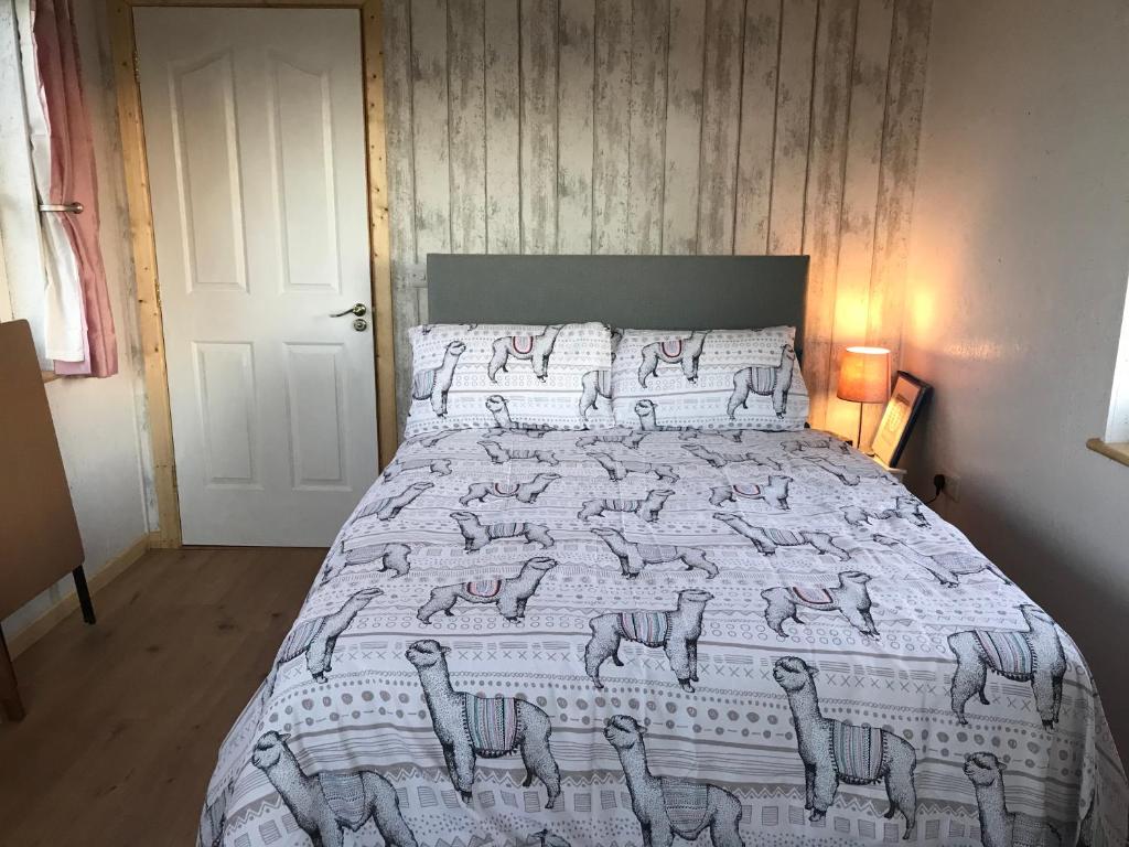 The Beautiful Lazy Llama Shepherd Hut Farm Stay photo 2