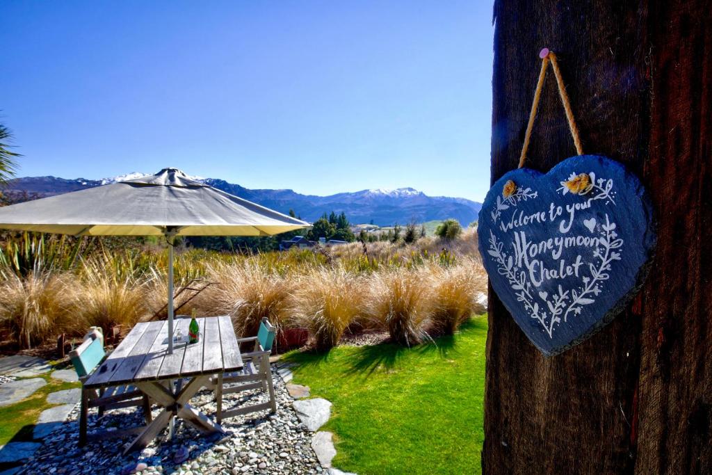 Hawkridge Chalet - Honeymooners Chalet photo 2
