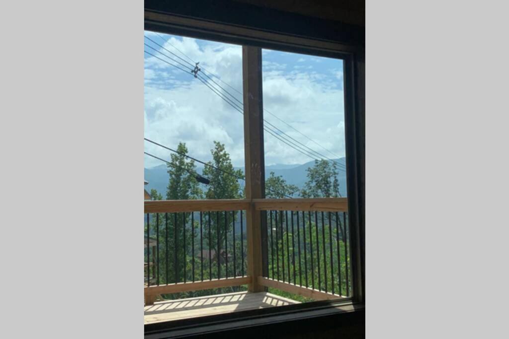 Chalet Village- Amazing Mountain Views - Piney Butt Place photo 3