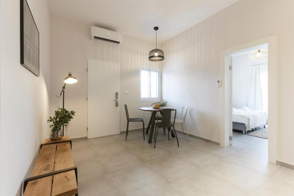 AirTLV - HaHagmon Apartments photo 4