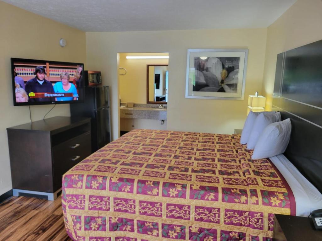 Country Hearth Inn & Suites Cartersville - Tap to explore photos