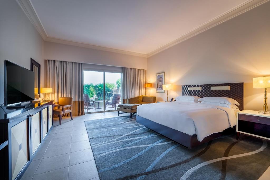 Сьюит (Вилла с 4 спальнями и видом на пляж), Grand Hyatt Doha Hotel & Villas