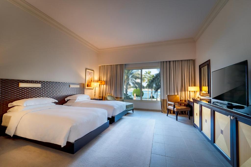 Сьюит (Вилла с 4 спальнями и видом на пляж), Grand Hyatt Doha Hotel & Villas