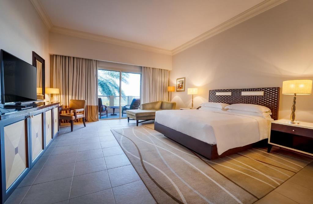 Семейный (Вилла с 3 спальнями на верхнем этаже), Grand Hyatt Doha Hotel & Villas