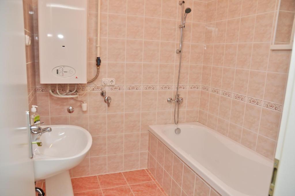 Апартаменты (Апартаменты с 2 спальнями и балконом), Családi Élmény Apartman és Vendégház