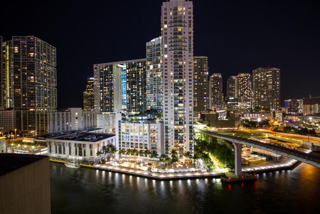 Comfort Inn & Suites Downtown Brickell - Port of Miami image
