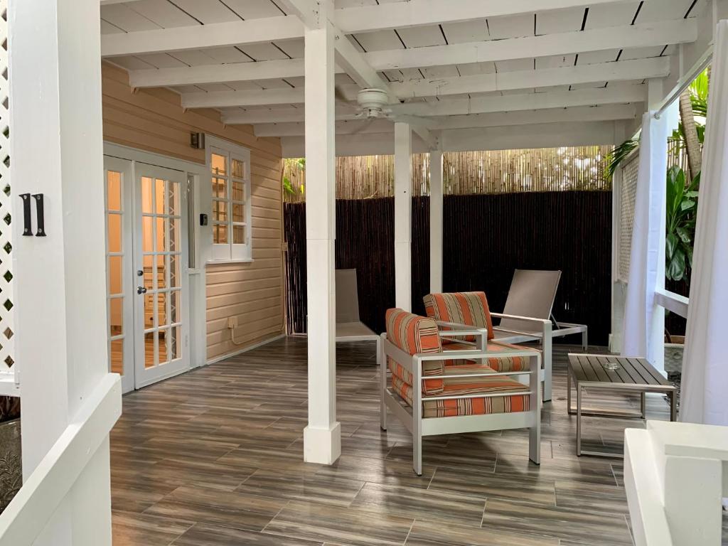 Douglas House photo 4