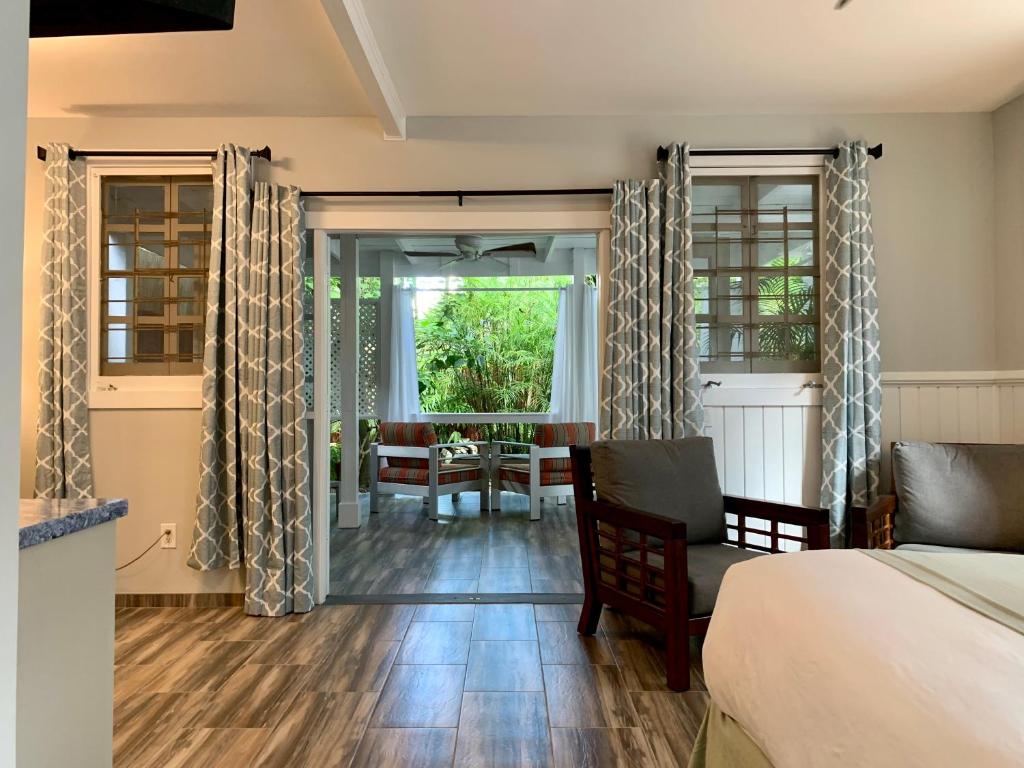 Douglas House photo 2